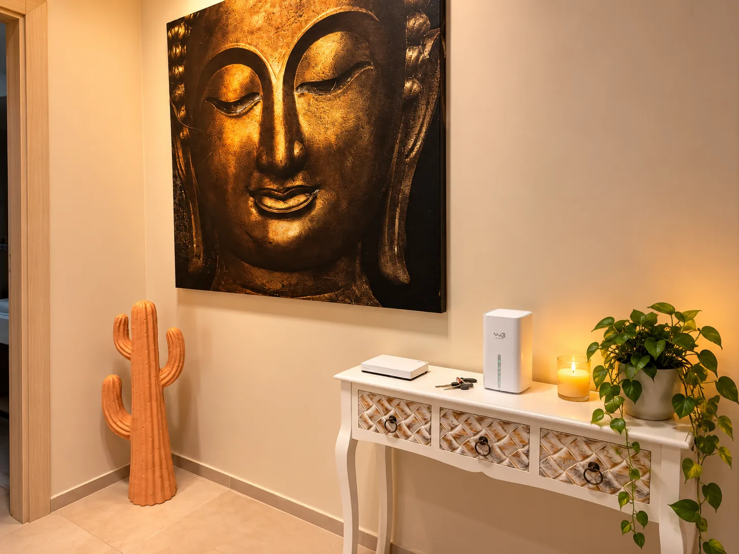 Spazi comuni B&B a Crotone – Ingresso con consolle bianca e grande quadro del Buddha dorato